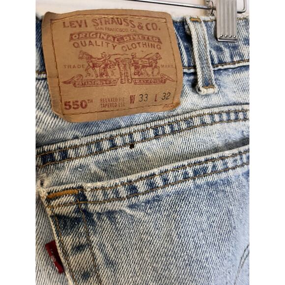 Levis Vintage Light Wash Tapered Leg Relaxed Fit Distressed Denim Jeans 33x32 - Picture 3 of 7